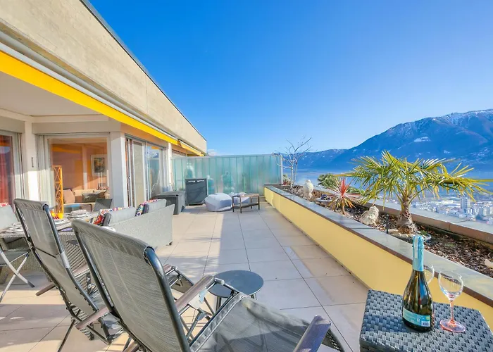 شقة Panorama Maggiore Apartment- Happy