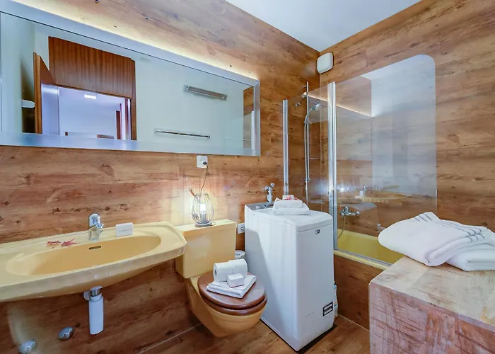 Panorama Maggiore Apartment- Happy شقة *