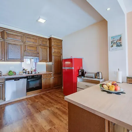 Apartman Panorama Maggiore Apartment- Happy